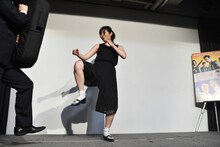前蹴りを披露する武田梨奈。