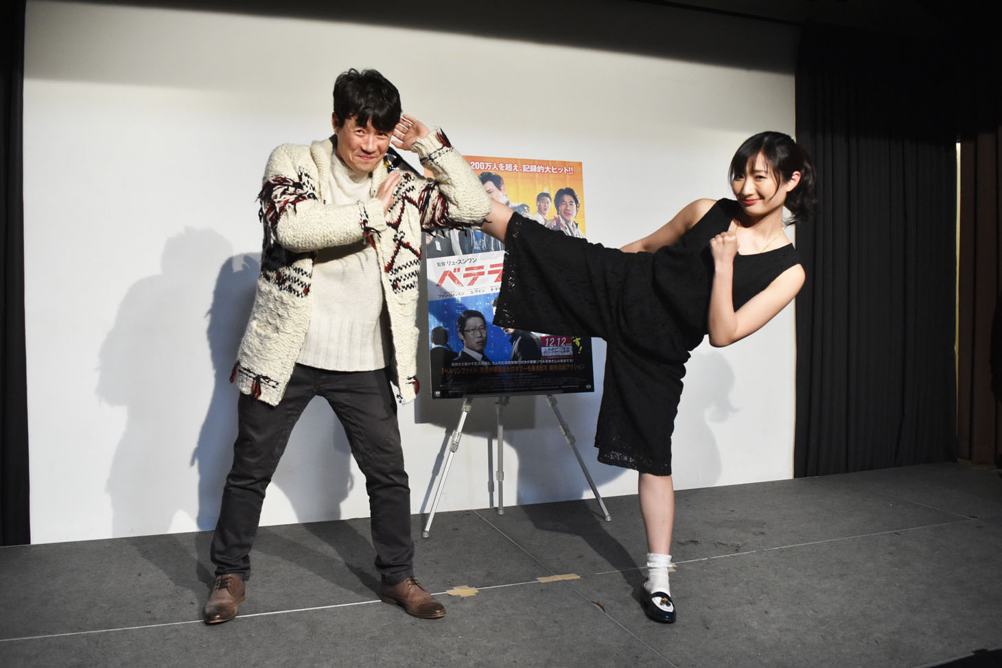 左からリュ・スンワン、武田梨奈。