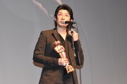 最優秀男優賞を受賞した永瀬正敏。