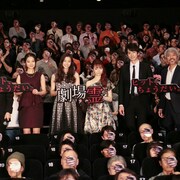 ぱるる&足立梨花「劇場霊」舞台挨拶に登壇、「現場は女子トークがすごかった」