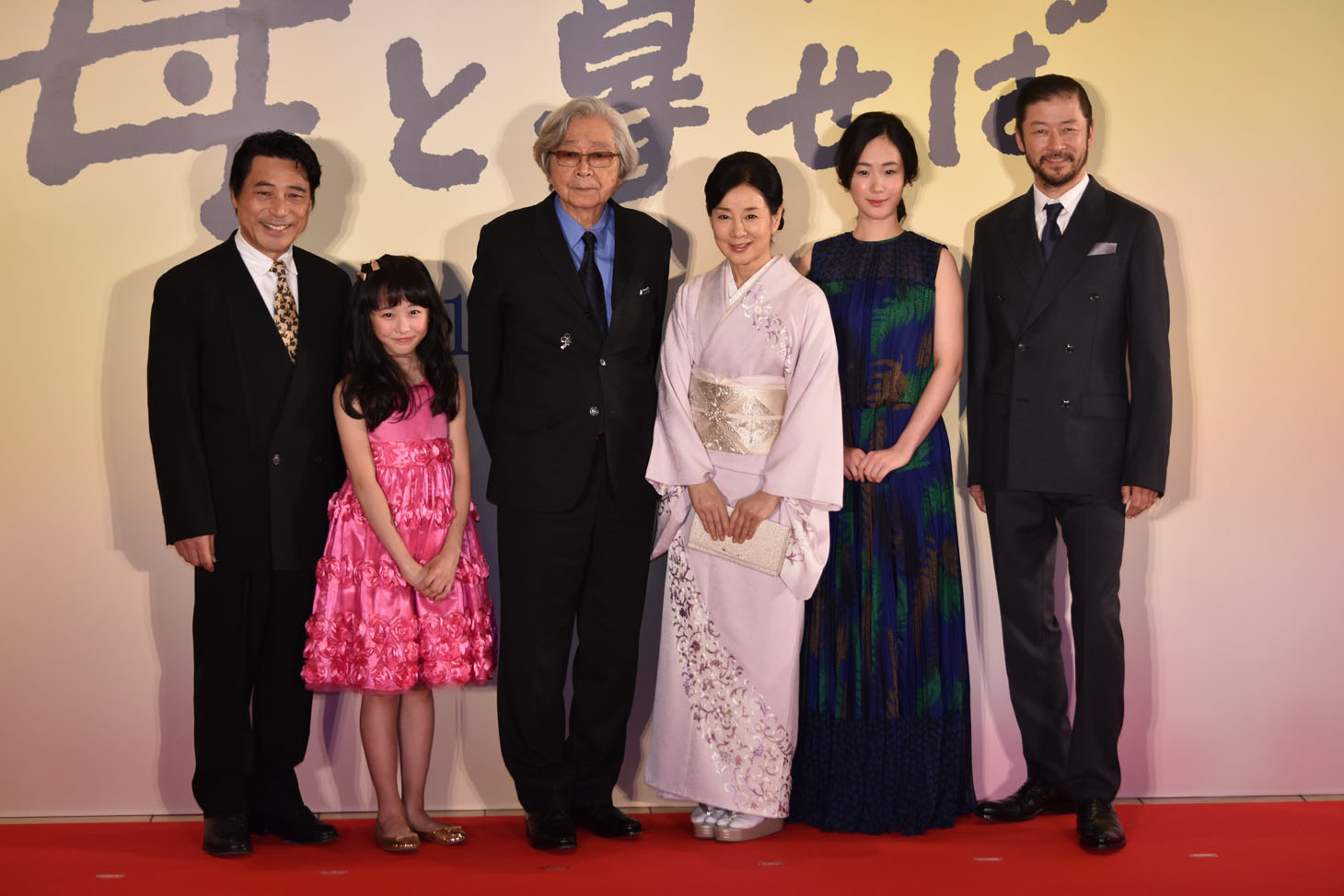 「母と暮せば」完成披露試写会舞台挨拶の様子。
