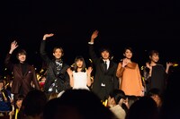 客席後方から登場した「orange-オレンジ-」キャスト陣。