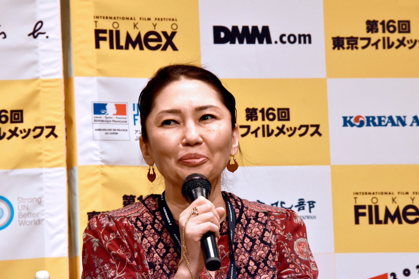 「わたしの坊や」監督のジャンナ・イサバエヴァ。