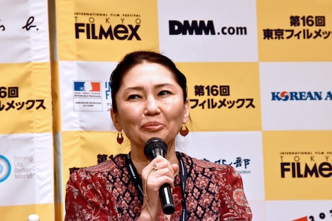 「わたしの坊や」監督のジャンナ・イサバエヴァ。