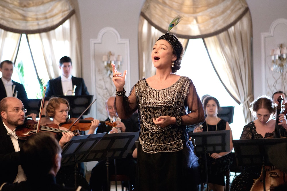 “伝説の音痴”をモデルにした「偉大なるマルグリット」公開、歌姫の数奇な運命描く