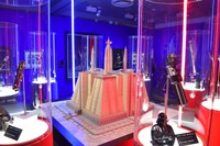 「スター・ウォーズ展 未来へつづく、創造のビジョン。」展示の様子。中央にあるのはジェダイ聖堂。