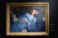 「パドメの夢 / 深い眠り」と題された絵画。