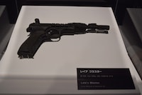 映画で使用されたレイアの銃。