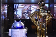R2-D2(左)とC-3PO(右)のコーナーでは、彼らの活躍をまとめた映像が上映されている。