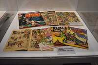 ジョージ・ルーカスが影響を受けた「フラッシュ・ゴードン」のコミック（手前）と、「スター・ウォーズ」のコミック（奥）。