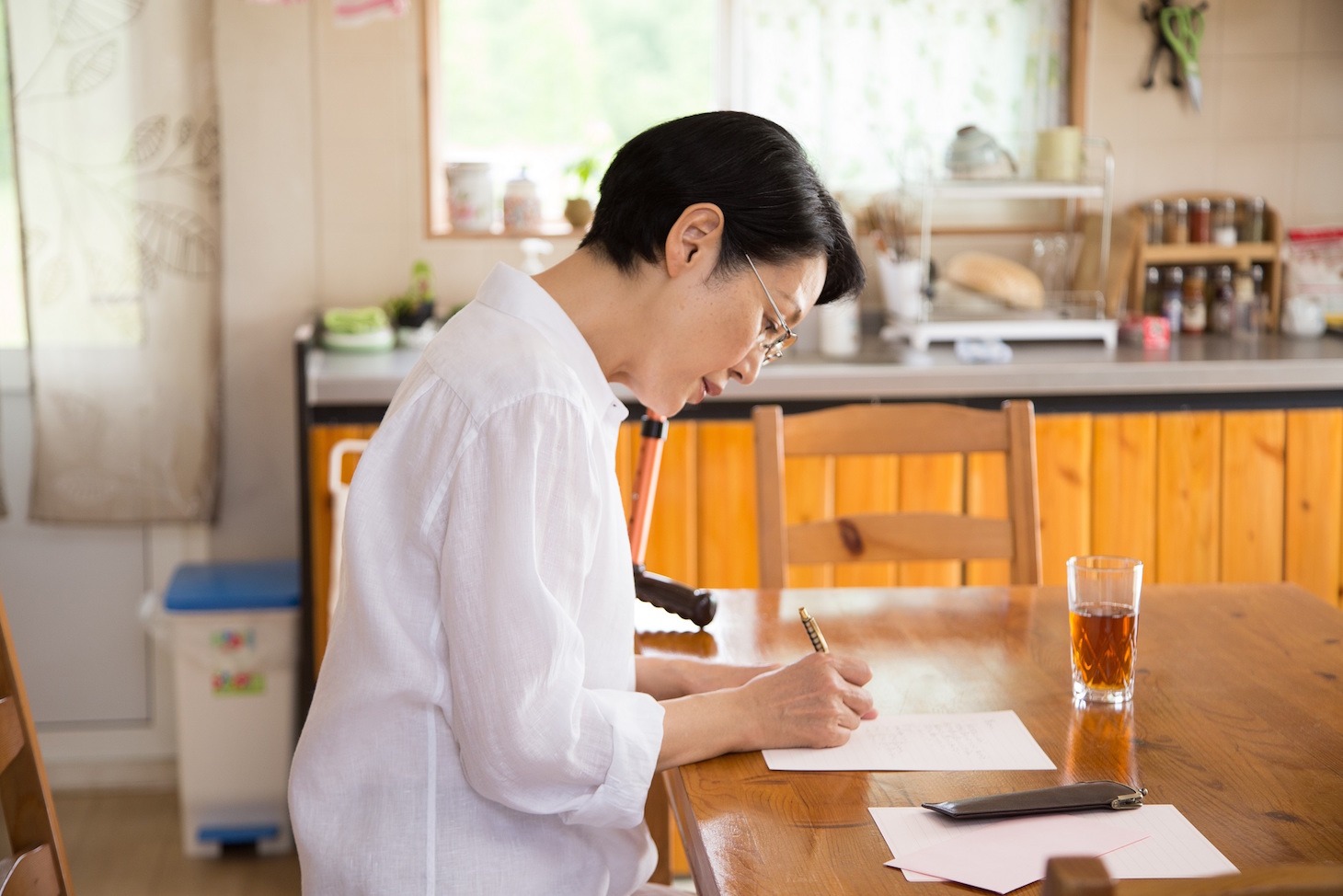 「愛を積むひと」より、樋口可南子。(c)2015『愛を積むひと』製作委員会