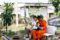 「世紀の光」 (c)2006 Kick the Machine Films