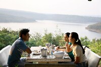 「世紀の光」 (c)2006 Kick the Machine Films