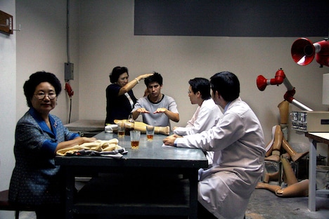 「世紀の光」 (c)2006 Kick the Machine Films