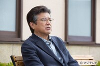 「女性作家ミステリーズ 美しき三つの嘘」より、すべてのエピソードに刑事役で出演する三浦友和。