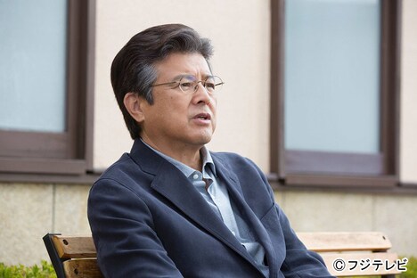 「女性作家ミステリーズ 美しき三つの嘘」より、すべてのエピソードに刑事役で出演する三浦友和。