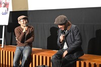 左から越川道夫、渋川清彦。