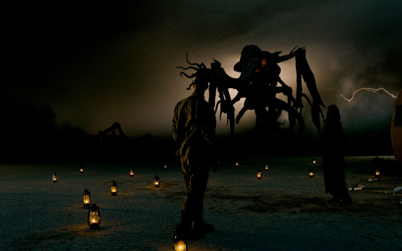 「モンスターズ／新種襲来」特別映像公開、闇夜にうごめくモンスターと米軍が交戦