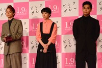 「ピンクとグレー」完成披露イベントの様子。左から菅田将暉、夏帆、柳楽優弥。