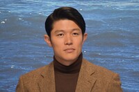 山崎組初参加の鈴木亮平。