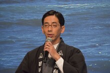 山崎組参加経験があるにもかかわらず資料に「初参加」と書かれたことを明かす野間口徹。