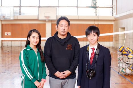 「うれしいし、たのしいし、大好きかもしれない。」のメイキング風景。左から平祐奈、入江悠、浦上晟周。