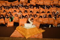 「orange-オレンジ-」の「こたつ de オレンジ」試写会の様子。
