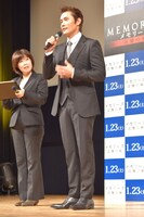 日本語を交えながら挨拶をするイ・ビョンホン。