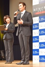 日本語を交えながら挨拶をするイ・ビョンホン。