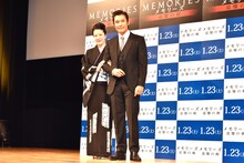 「メモリーズ 追憶の剣」ジャパンプレミアの様子。左から坂本冬美、イ・ビョンホン。