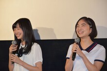 左から岡本夏美、松本妃代。