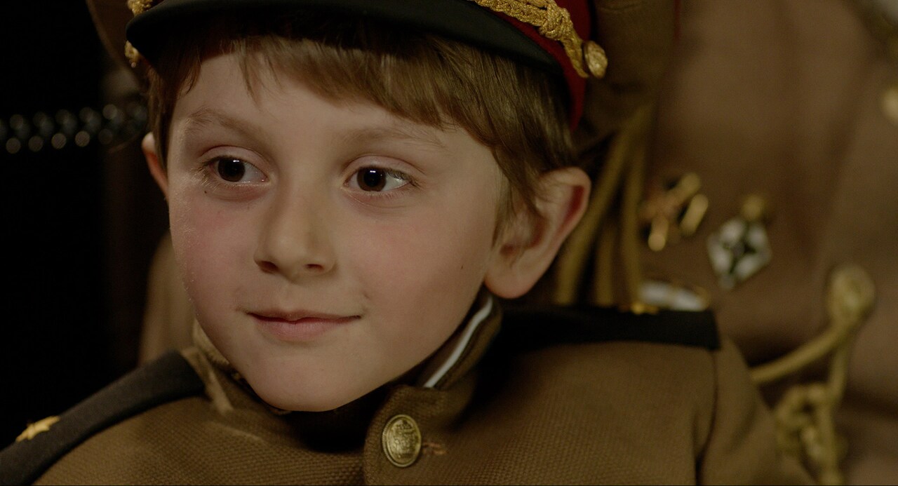 「独裁者と小さな孫」キュートな子役ダチ・オルウェラシュウィリの写真が到着