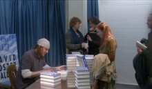 「人生はローリングストーン」より、デヴィッド・フォスター・ウォレス役のジェイソン・シーゲル（左）。(c)2015 Entertainment Rights Holdings, LLC. All Rights Reserved.