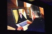 発表会の冒頭には、Apple共同創業者の1人スティーブ・ウォズニアックが、アメリカン・コミックの原作者スタン・リーとFaceTimeで会話をする映像が上映された。