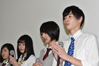 左から藤井武美、冨手麻妙、高月彩良、柾木玲弥。