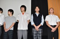 左から冨田佳輔、奥村秀人、水石亜飛夢、長村航希。