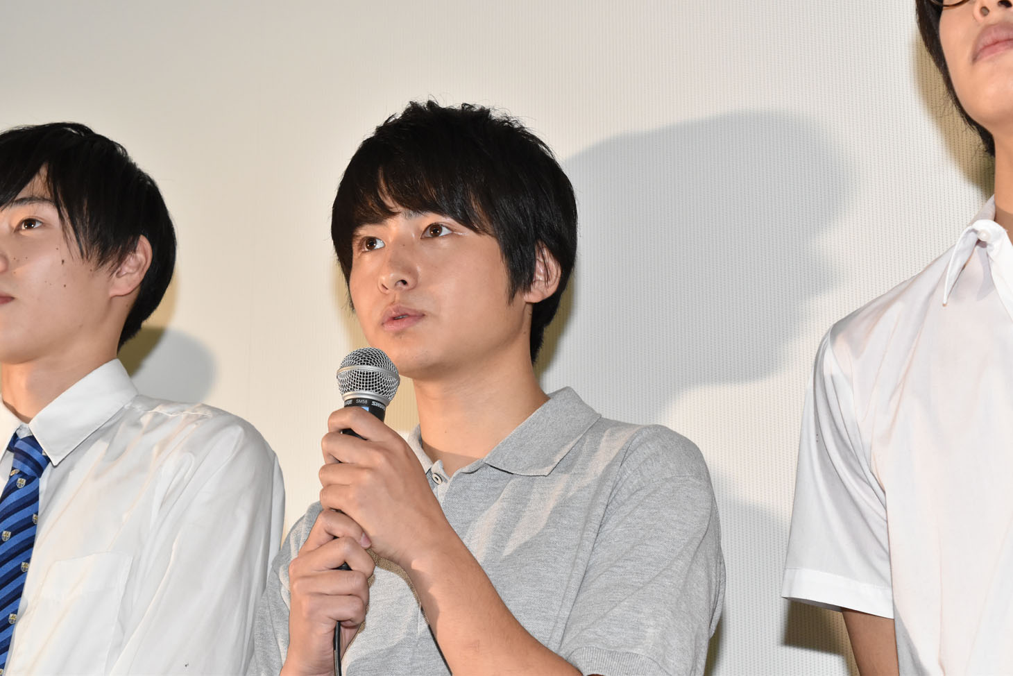 冨田佳輔（中央）
