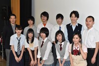 「人狼ゲーム クレイジーフォックス」初日舞台挨拶の様子。