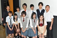 「人狼ゲーム クレイジーフォックス」初日舞台挨拶の様子。