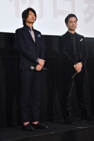 左から、七瀬遙役の島崎信長、橘真琴役の鈴木達央。