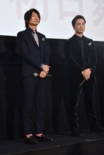 左から、七瀬遙役の島崎信長、橘真琴役の鈴木達央。