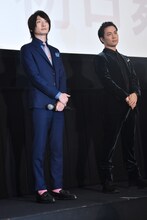 左から、七瀬遙役の島崎信長、橘真琴役の鈴木達央。
