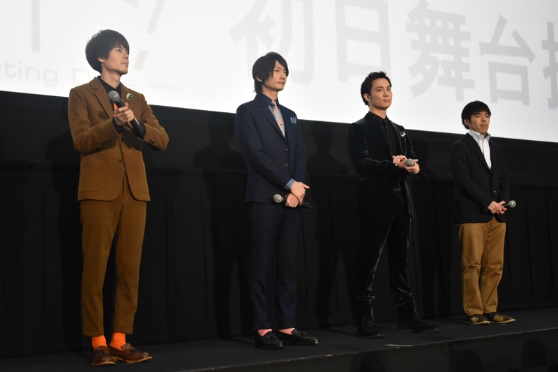 左から、桐嶋郁弥役の内山昂輝、七瀬遙役の島崎信長、橘真琴役の鈴木達央、監督の武本康弘。