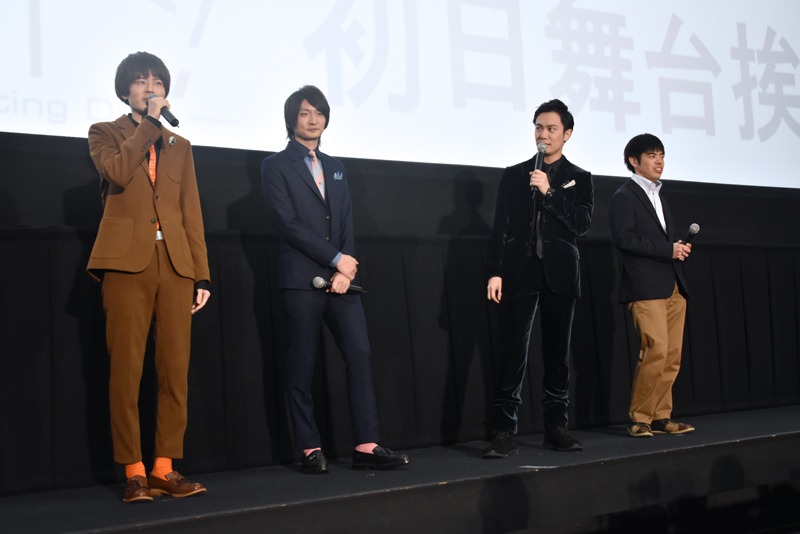 左から、桐嶋郁弥役の内山昂輝、七瀬遙役の島崎信長、橘真琴役の鈴木達央、監督の武本康弘。