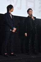 左から、七瀬遙役の島崎信長、橘真琴役の鈴木達央。