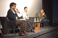 左から司会者の尾形敏朗、宮沢りえ、犬童一心。