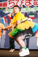ダンスを披露する渡辺直美。