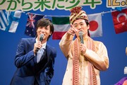 左から中川大志、劇団ひとり。