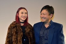 左からモウ・チン、スカッド。