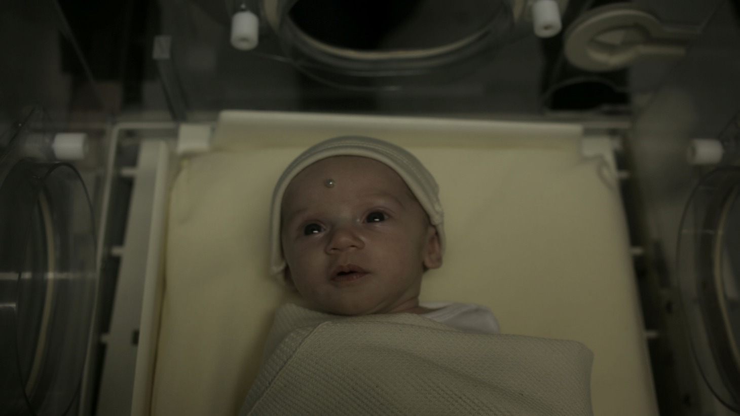 「エリザベス 神なき遺伝子」 (c)2015 Closer To God, LLC